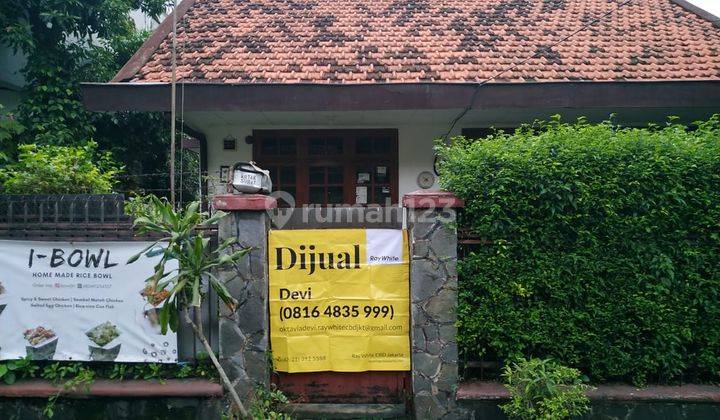 Di  Rumah Komp Depkes Kramat Jati samping RS Polri 1