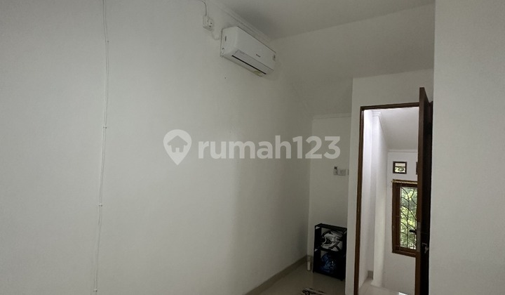 Rumah Bagus Semi Furnished SHM Serua, Tangerang 2