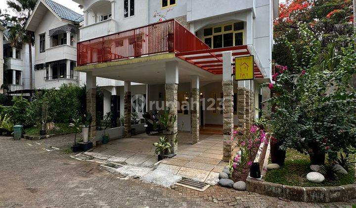 Rumah 3 Lantai Bagus Siap Huni Dalam Cluster 1