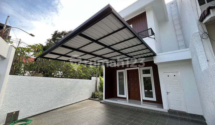 House in Villa Delima Complex, Lebak Bulus, South Jakarta. House in Villa Delima Complex, Lebak Bulus, South Jakarta.