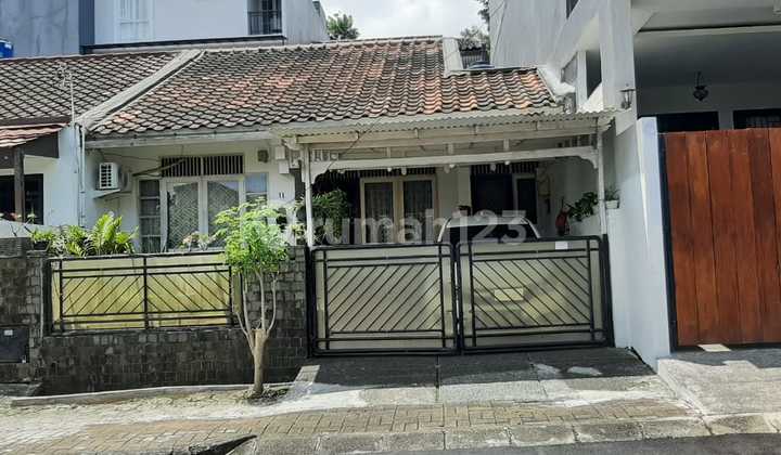 Rumah Dijual Komplek Puri Cinere, Cinere, Depok. Bangunan Lama