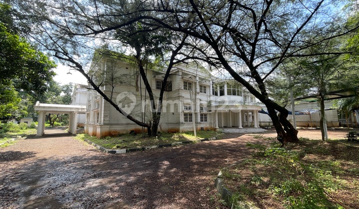 Dijual Tanah dan Bangunan Kemang Jakarta Selatan. LT 9900 m2.