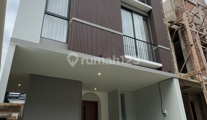 Rumah Dijual Town House Pertanian Lebak Bulus, Jakarta Selatan. Rumah Dijual Town House Pertanian Lebak Bulus, Jakarta Selatan.