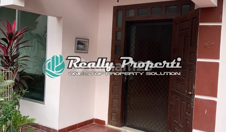 Rumah 3 Lt Semi Furnished di Cipinang Indah Jatinegara Jakarta 2
