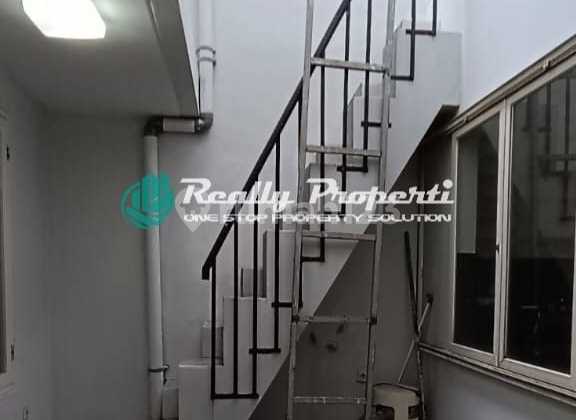 Rumah 2 Lantai Dalam Perumahan Green Park Pondok Melati Bekasi 3