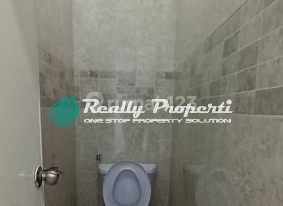 Rumah 2 Lantai Dalam Perumahan Green Park Pondok Melati Bekasi 9