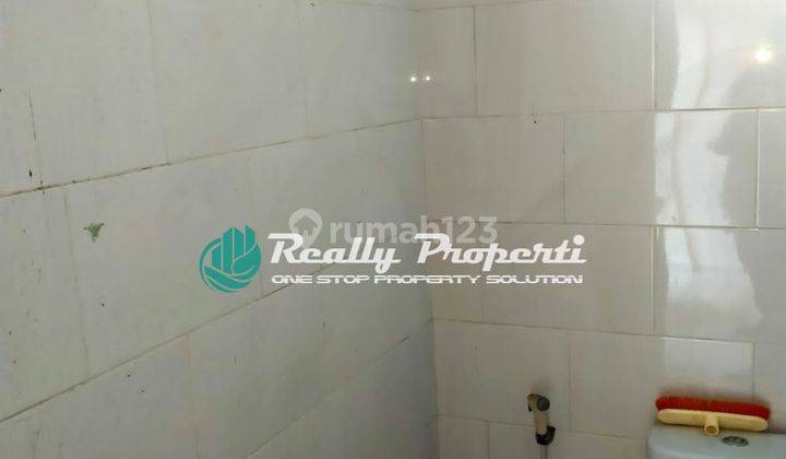 Ruko 3 Lantai Dalam Komplek Ruko di Jalan Raya Hankam, Pd Melati 5