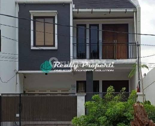 Rumah 2 Lt Semi Furnished Lokasi Jalan Utama di Jatibening Bekasi 1