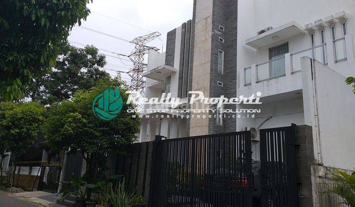 Rumah 2 Lt Semi Furnished Dan Mini Pool di Kemang Pratama Bekasi 2