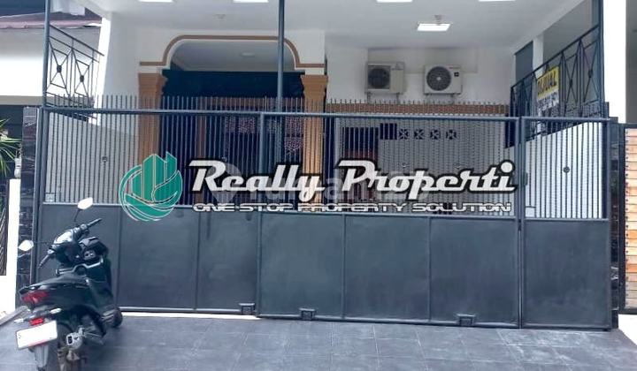 Rumah Komplek Semi Furnish 2½ Lt di Pd Kelapa Duren Sawit Jaktim Rumah Komplek Semi Furnish 2½ Lt di Pd Kelapa Duren Sawit Jaktim