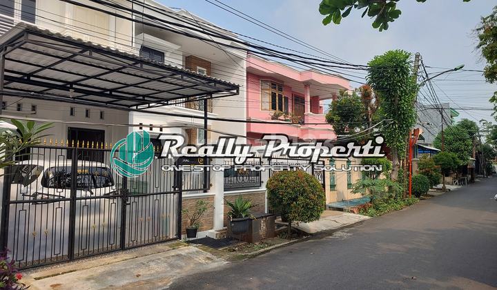 Rumah Bagus Semi Furnished Siap Huni dalam Komplek di Duren Sawit 2