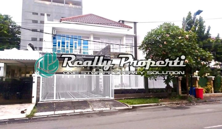 Rumah Komplek 2 Lt Semi Furnished di Duren Sawit Jakarta Timur 1