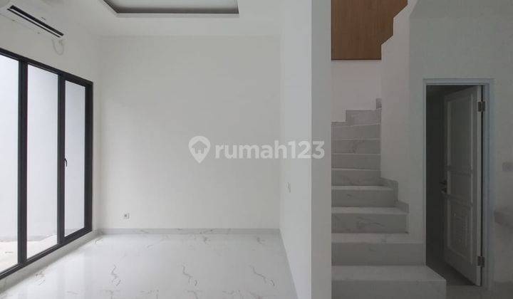 RUMAH DI VILLA MERUYA 2