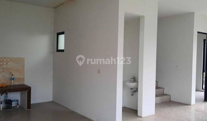 RUMAH HOEK DI CITRA GARDEN PURI 2