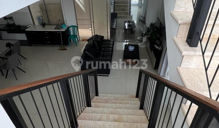 Di Jual Rumah Hoek Golf Island