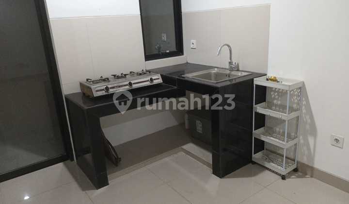 Disewakan Rumah Green Royal Semi Furnished