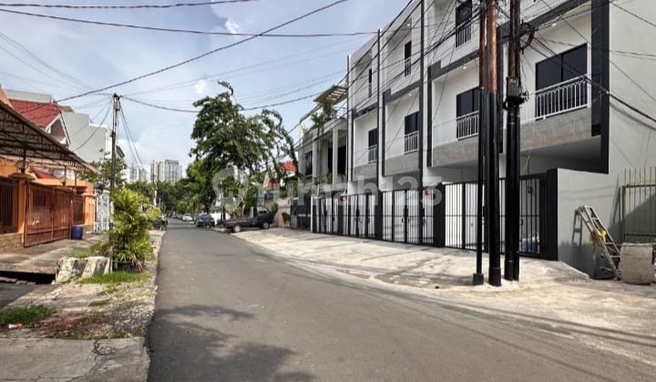 Dijual Cepat! Rumah Baru Sisa 1 Unit di Tanjung Duren Barat, Grogol Petamburan - Jakarta Barat 2