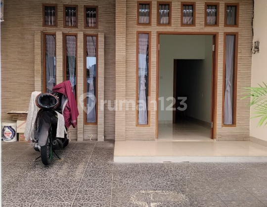 Dijual Rumah Bangunan Baru, Rapi, Nyaman di Karang Tengah, Tangerang 2