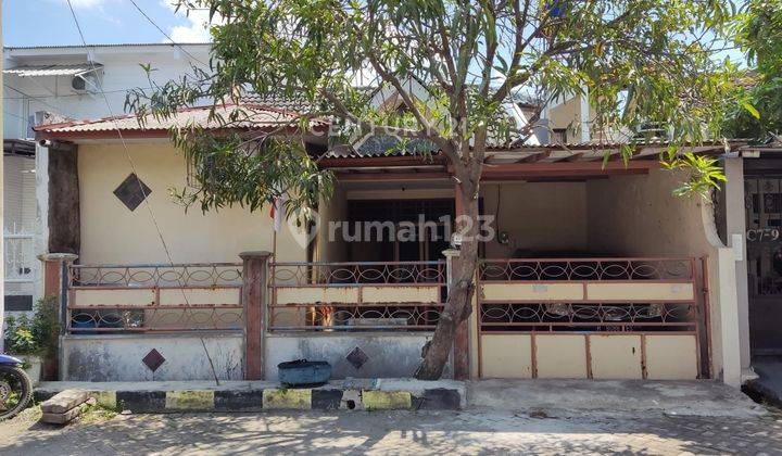 tampak depan rumah siap digunakan di daerah