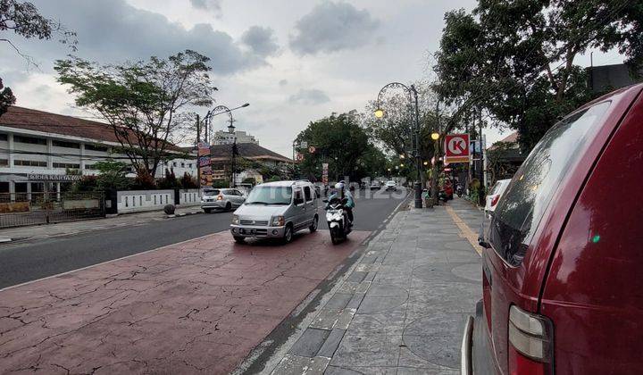 Disewa Ruang Usaha Strategis di Mainroad Riau Bandung 2