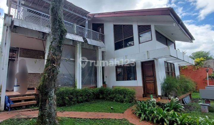 Dijual Rumah 2 Lantai Dengan Halaman Luas di Bukit Dago Utara Bandung 1