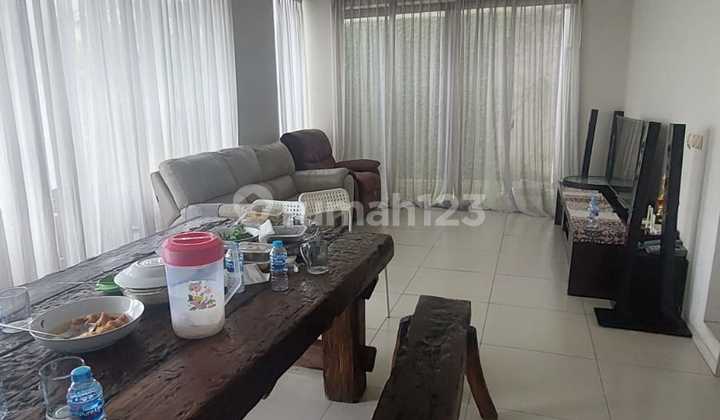 Rumah Mewah di Cluster Larangtapa, Kota Baru Parahyangan, Padalarang