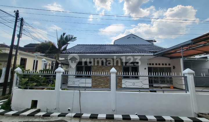 Dijual Rumah Luas, Hoek di Antapani 