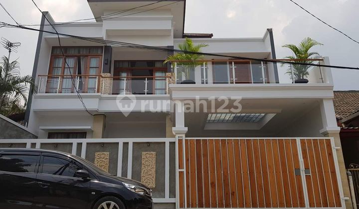 Rumah Banyak Kamar + Kolam Renang Pribadi Di Tengah Kota Bekasi Rumah Banyak Kamar + Kolam Renang Pribadi Di Tengah Kota Bekasi
