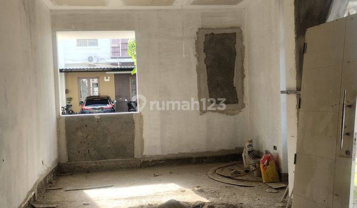 Dijual Rumah Greenlake city bangunan kontraktor 80% jadi 2