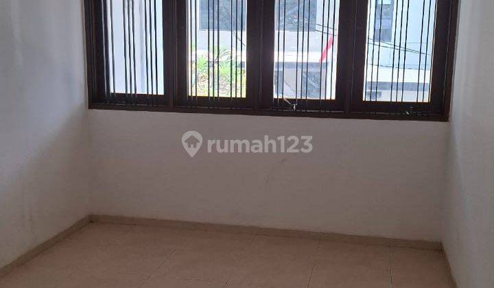 Disewakan Rumah Pluit Putra 10x20 siap huni 3,5 lantai 2