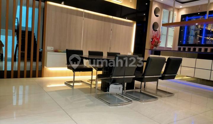 Rumah 4 Lantai Bagus SHM di Crown Mansion Pik 1, Jakarta Utara