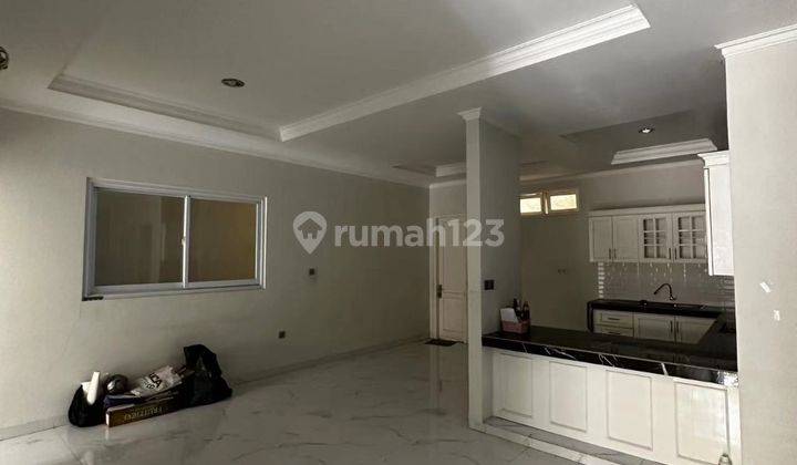 Rumah 2 Lantai Bagus Furnished SHM di Grisenda Jakarta Utara 2