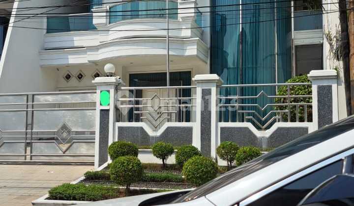 Dijual Rumah Mewah 13x31 Furnished Pluit