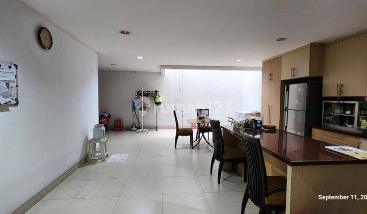 Rumah 3 Lantai Bagus Furnished SHM di Muara Karang, Jakarta Utara 2