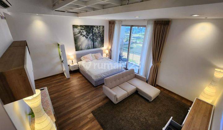 Rumah 3 Lantai Bagus Furnished SHM di Golf Island, Luas 10x20m 2