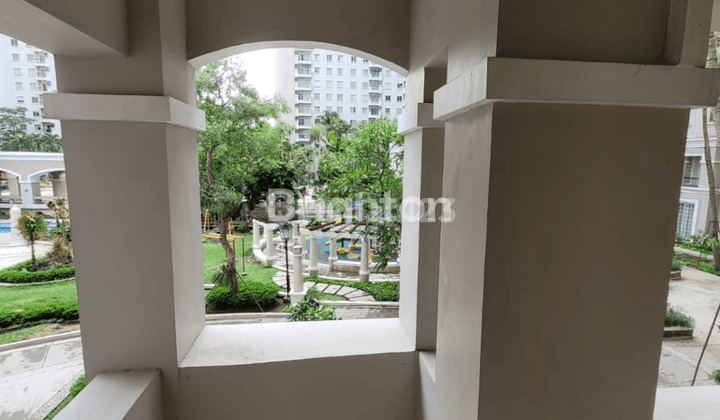 Town House Pakuwon Indah Waterplace Garden Mansion Surabaya 2