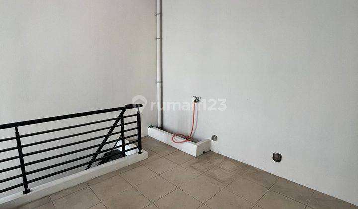 Rumah 2 Siap Huni Hook Lantai Semi Furnished SHM di Bsd Sevilla, Tangerang 2