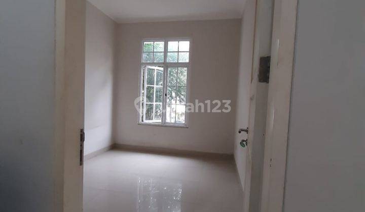 Rumah Menagio Semi Furnished Dekat Universitas Surya di Gading Serpong, Tangerang 2