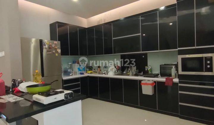 Rumah 2 Lantai Furnished SHM di Bsd Taman Giri Loka, Tangerang 2