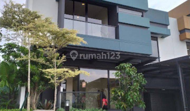 Rumah 3 Lantai Tinggal Bawa Koper Furnished Dan Lift Luxury Comfort View Danau Mozart Dekat Tol Dan Pusat Kuliner di Gading Serpong, Tangerang 1