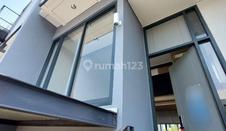 Rumah 3 Lantai Bagus Furnished Dekat Tol Serbaraja Dan Cartenz Mall di Bsd Green Wich, Tangerang 1