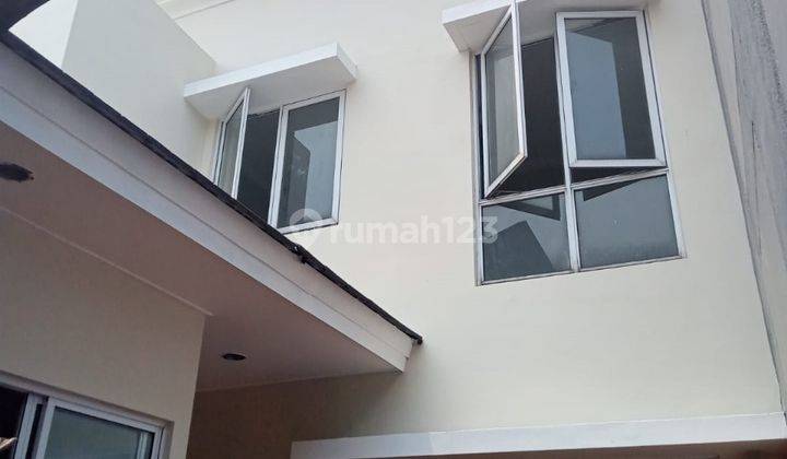 Rumah 2 Lantai Siap Huni Sheffield Unfurnished Dekat Tol Dan Aeon Mall di Bsd Green Wich, Tangerang 2