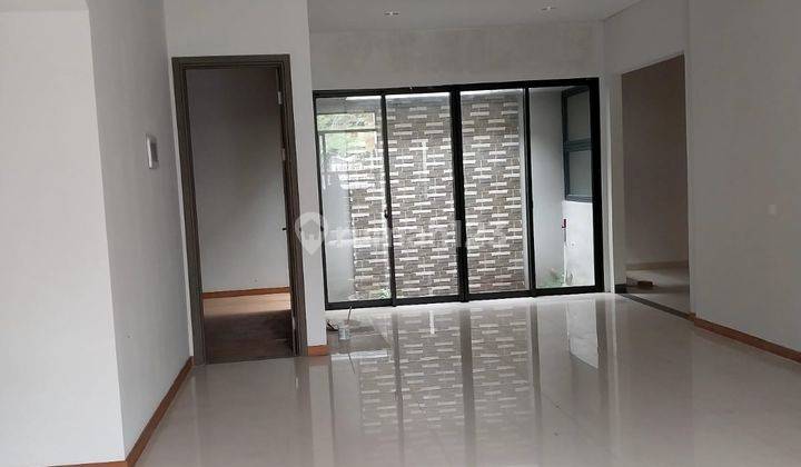 Rumah 2 Lantai Caelus Belum Pernah Di Huni Usudah Renov di Bsd Green Wich, Tangerang 2