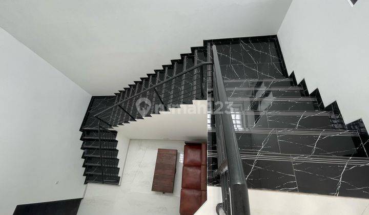 Turun Harga Rumah 2 Lantai Semi Furnished SHM di Sutera Onix Alam Sutera, Tangerang 2