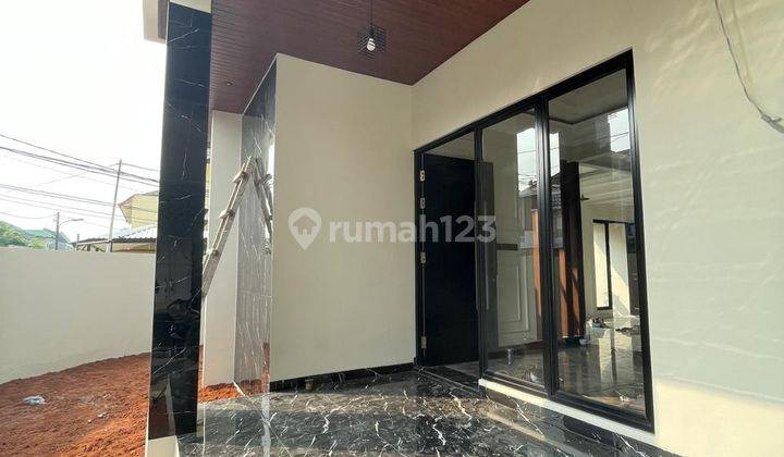 Rumah Baru Semi Furnished SHM di BSD Griya Loka, Tangerang 2