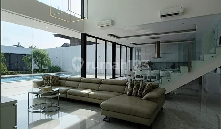 DI JUAL RUMAH MEWAH NUANSA PUTIH WITH POOL BSD Bukit Golf, Tangerang