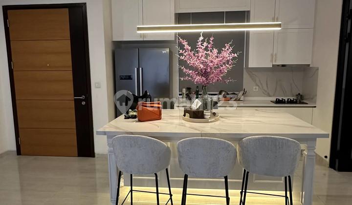 FOR SALE Lloyd Apartment 2 BR Semi Furnished Alam Sutera Tangerang 2