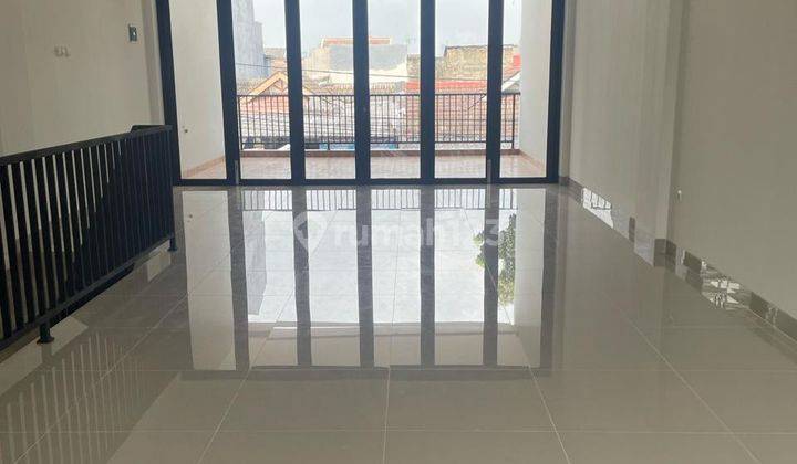 DI JUAL RUKO TIGA LANTAI SIAP PAKAI LOKASI STRATEGIS BSD Griya Loka, Tangerang 1