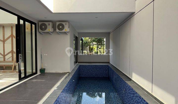 Rumah Tropical Modern Baru Semi Furnished di Alam Sutera, Tangerang 1