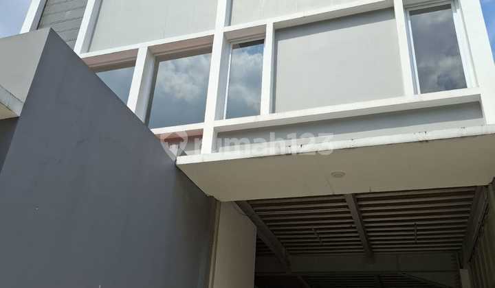 Strategic Clean Warehouse Rental in Sangkuriang, Central Cimahi City